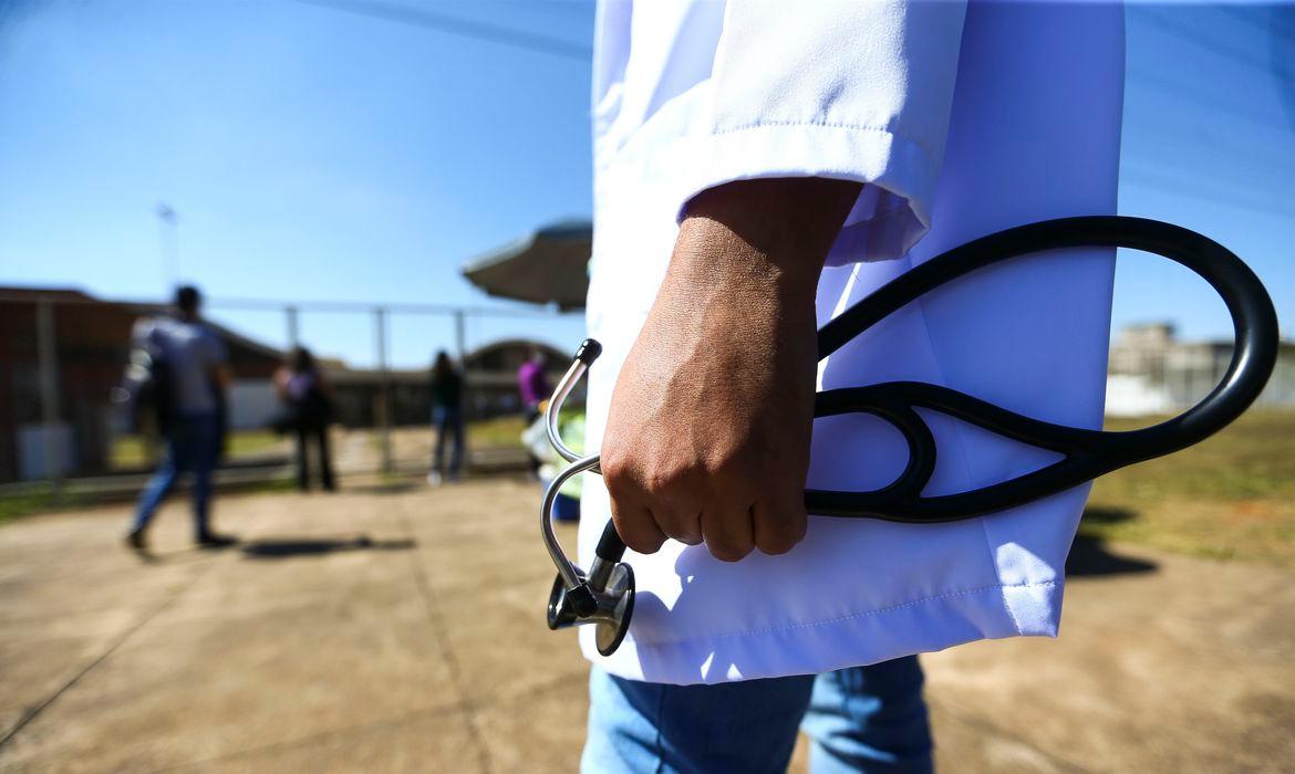 Programa Mais Médicos, do governo federal, facilita a contratação de médicos cubanos (Foto/Marcelo Camargo/Agência Brasil)