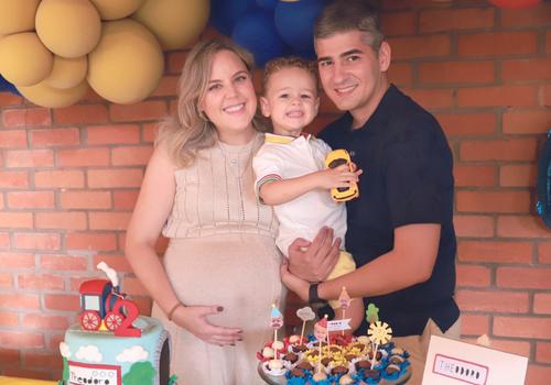 Nathália Hueb Sabino e Fabiano Rodrigues da Cunha festejaram no fim de semana o aniversário do fofo Theodoro (Foto/Babi Magela)