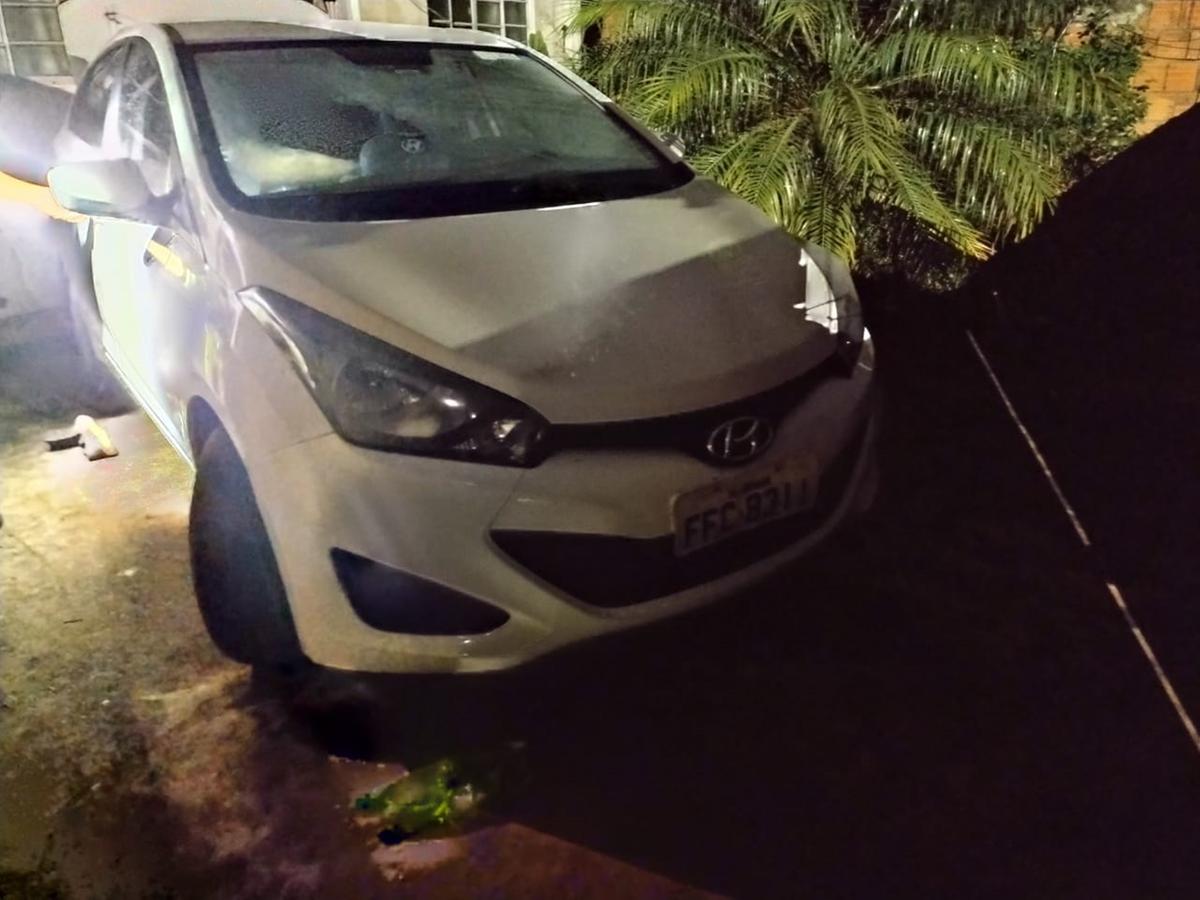 O carro roubado durante assalto a uma casa onde acontecia uma festa foi localizado graças ao GPS de um dos celulares levados pelos bandidos  (Foto/Divulgação)
