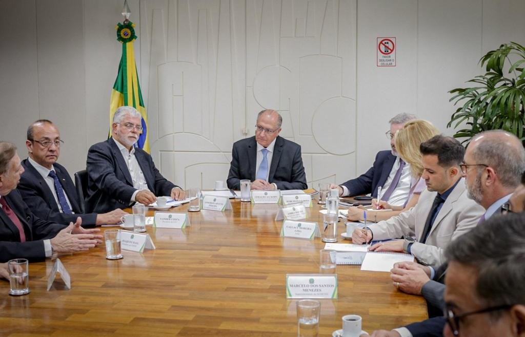 O ex-prefeito Anderson Adauto esteve com o grupo de trabalho em reunião com o vice-presidente, que também é Ministro de Indústria e Comércio, Geraldo Alckimin   (Foto/Gabriel Lemes/MDIC)