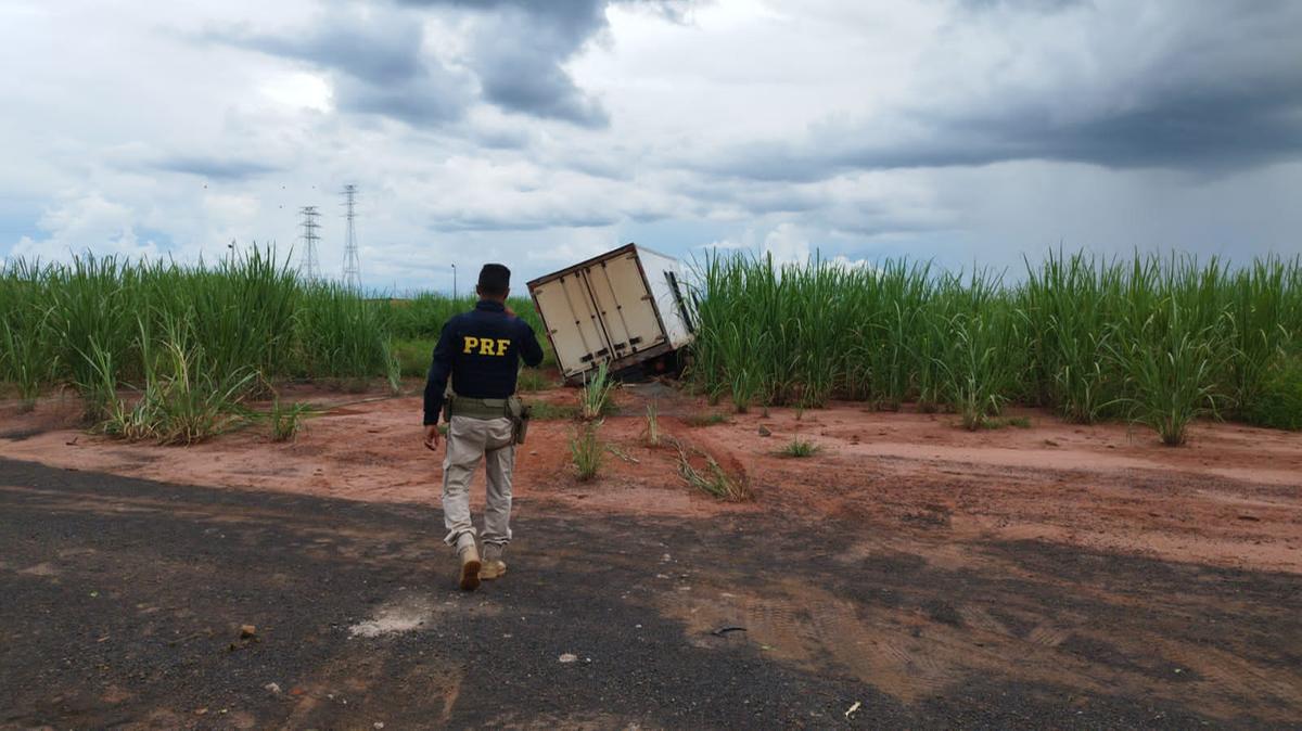 PRF apreende dois caminhões em rodovia (Foto/Polícia Rodoviária Federal (PRF)/Divulgação)