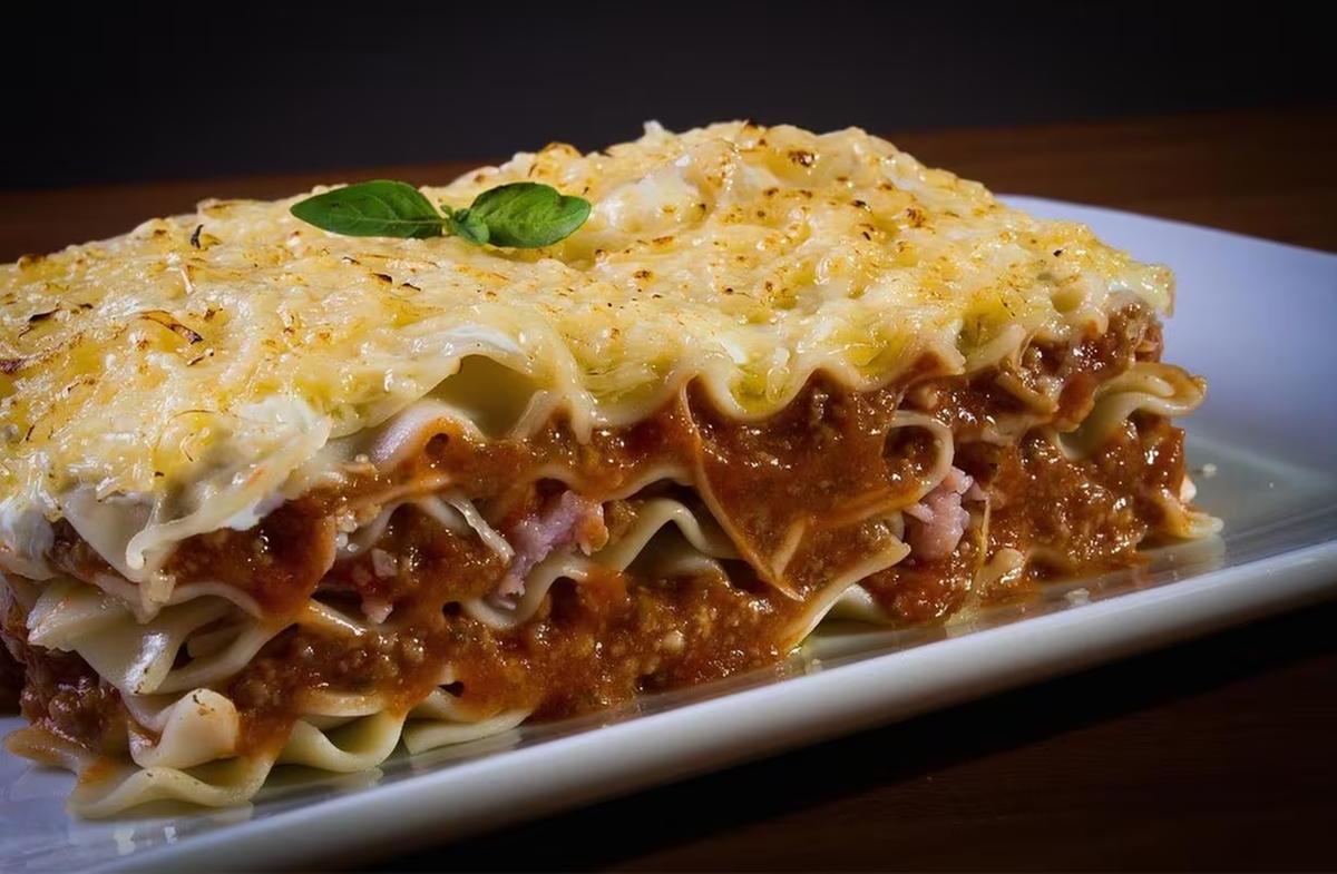Mãe e filha comiam a lasanha quando viram fios de aço no alimento (Foto/Pixabay/Divulgação)