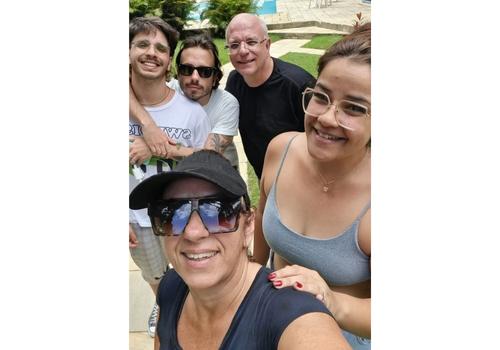 Paula Misson,Isabella, Misson Braganti, Diovani Milhorim, Pedro e João Misson escolheram Juquehy para dias de relax e curtição em família (Foto/Arquivo Pessoal)