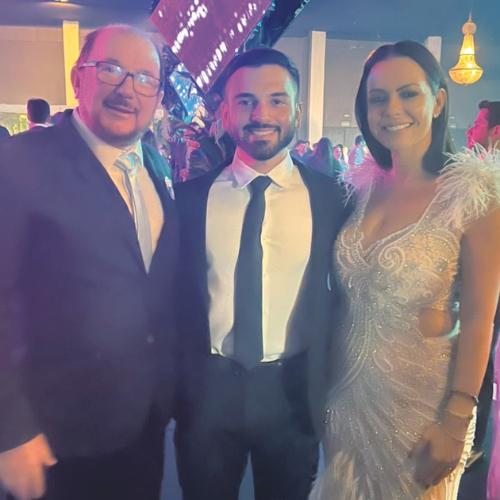 Oscar Razera e Paula Chagas comemoram a formatura do filho, Ricardo Razera, em Medicina, na UFU ()