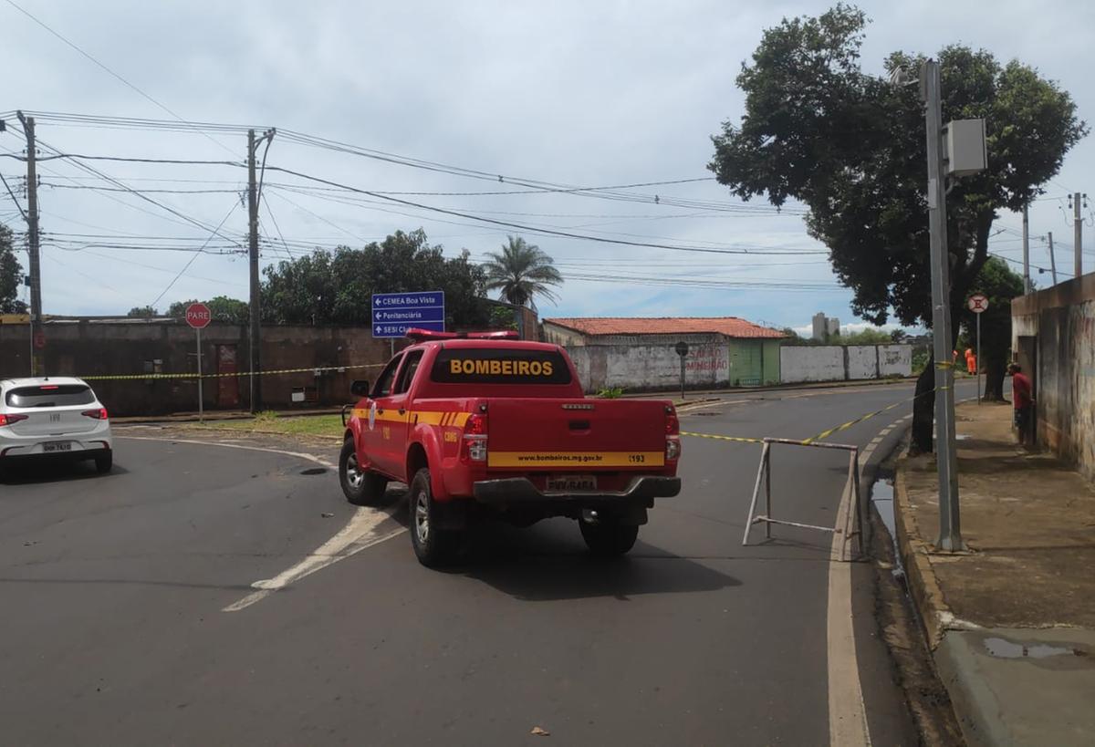 Entroncamento com a Rua São Paulo foi interditado (Foto/Corpo de Bombeiros)