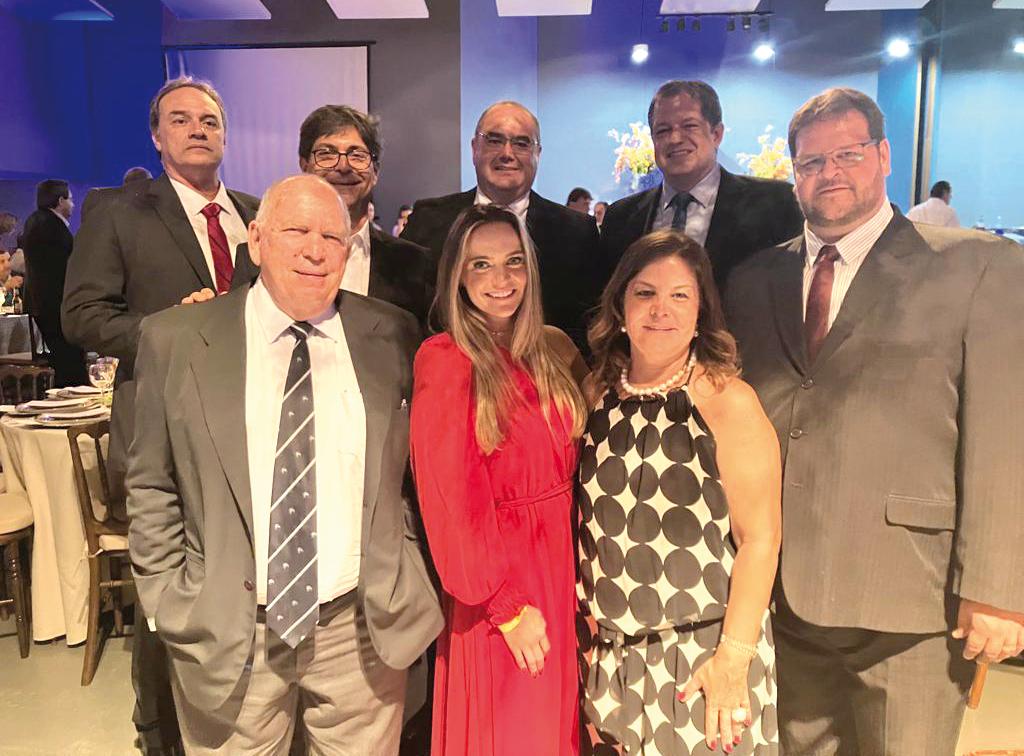 Diretoria do Sindicato dos Produtores Rurais de Uberaba em peso para prestigiar Gabriel e toda sua diretoria, na foto, Alexandre Cavalcanti José Peres Neto, Guilherme Sandrini, Luciano Valim, Marco Tulio Machado Borges Prata, Ana Lúcia Borges, Iara Mendes e Platão Puhler (Foto/Arquivo Pessoal)