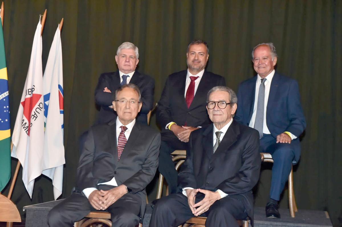 Participaram da posse de Gabriel os ex-presidentes da ABCZ, Manoel Carlos Barbosa, Luiz Cláudio de Souza Paranhos Ferreira, Arnaldo Manuel de Souza Machado Borges, Newton Camargo Araújo e José Olavo Borges Mendes (Foto/Reprodução)