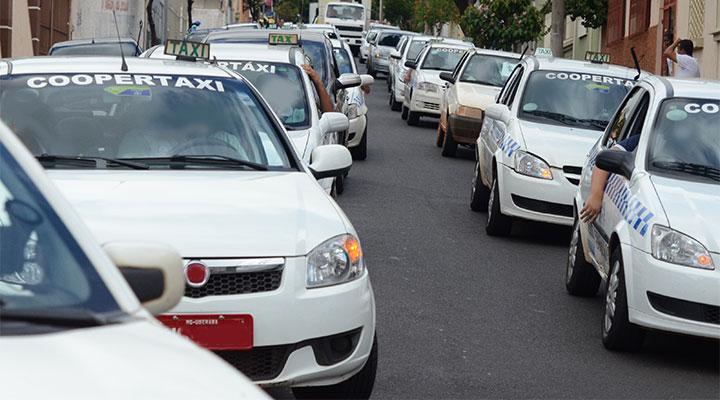 Reajuste de 143% na tarifa mínima pela corrida, que passaria de R$5,50 para R$13,38 