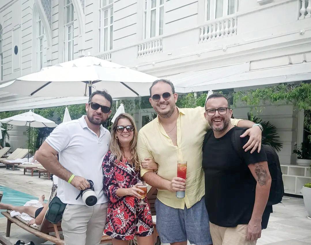 Marina e João com o fotógrafo Alex Pacheco e o cinegrafista Raphael (Foto/Arquivo Pessoal)