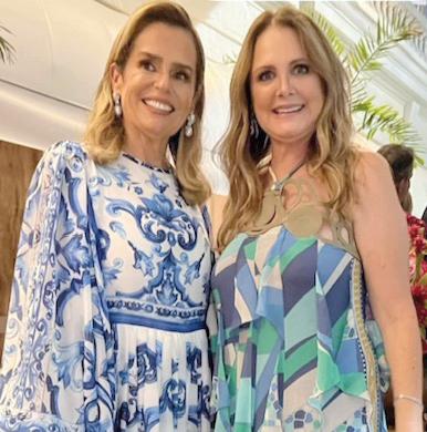 A mãe da noiva Bia Derenusson (em dress Dolce & Gabbana) e Maria Paula Mendes, lindas e muito chiques (Foto/Arquivo Pessoal)