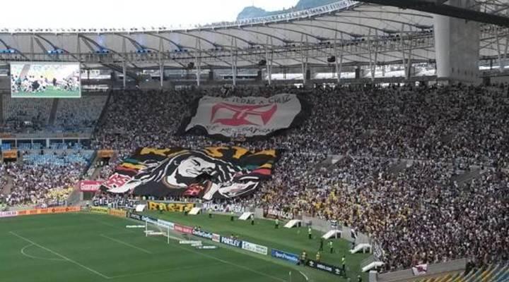 Zoando, a torcida do Vasco cantou: "Real Madrid, pode esperar, a sua hora vai chegar...". O Madrid, em tese, decidiria o título contra o Flamengo (Foto/Paulo Fernandes/Vasco.com.br)