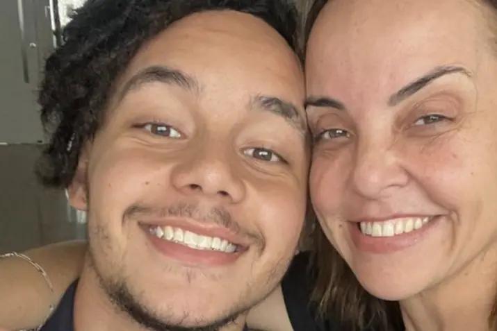 João e a mãe, Lurian (Foto/Redes Sociais)