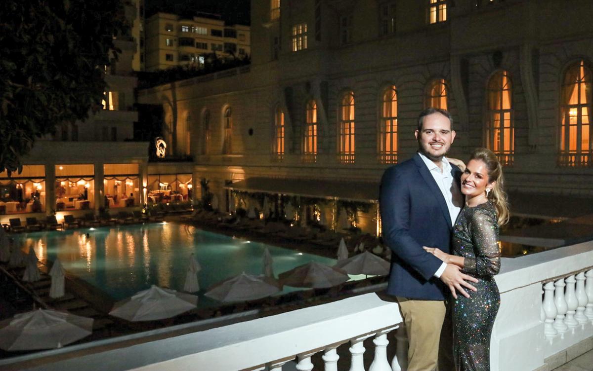 Os recém casados, João Salles Neto e Marina Derenusson receberam amigos e familiares para um final de semana no Copacabana Palace, com direito a jantar de gala no salão principal e feijoada na piscina (Foto/Alex Pacheco)