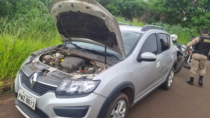 A suspeita é de que os autores tenham abandonado o carro devido ao grande número de policiais militares que faziam diligências (Foto/Divulgação)