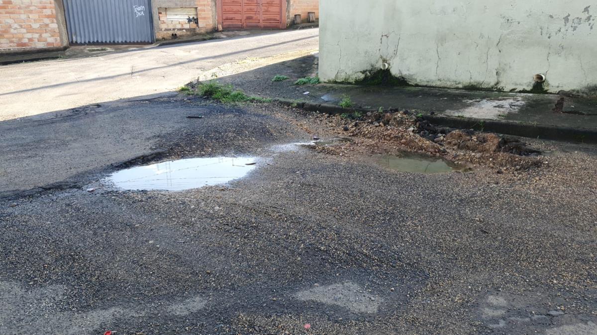 Buracos na rua Douradinho (Foto/JC Duran)