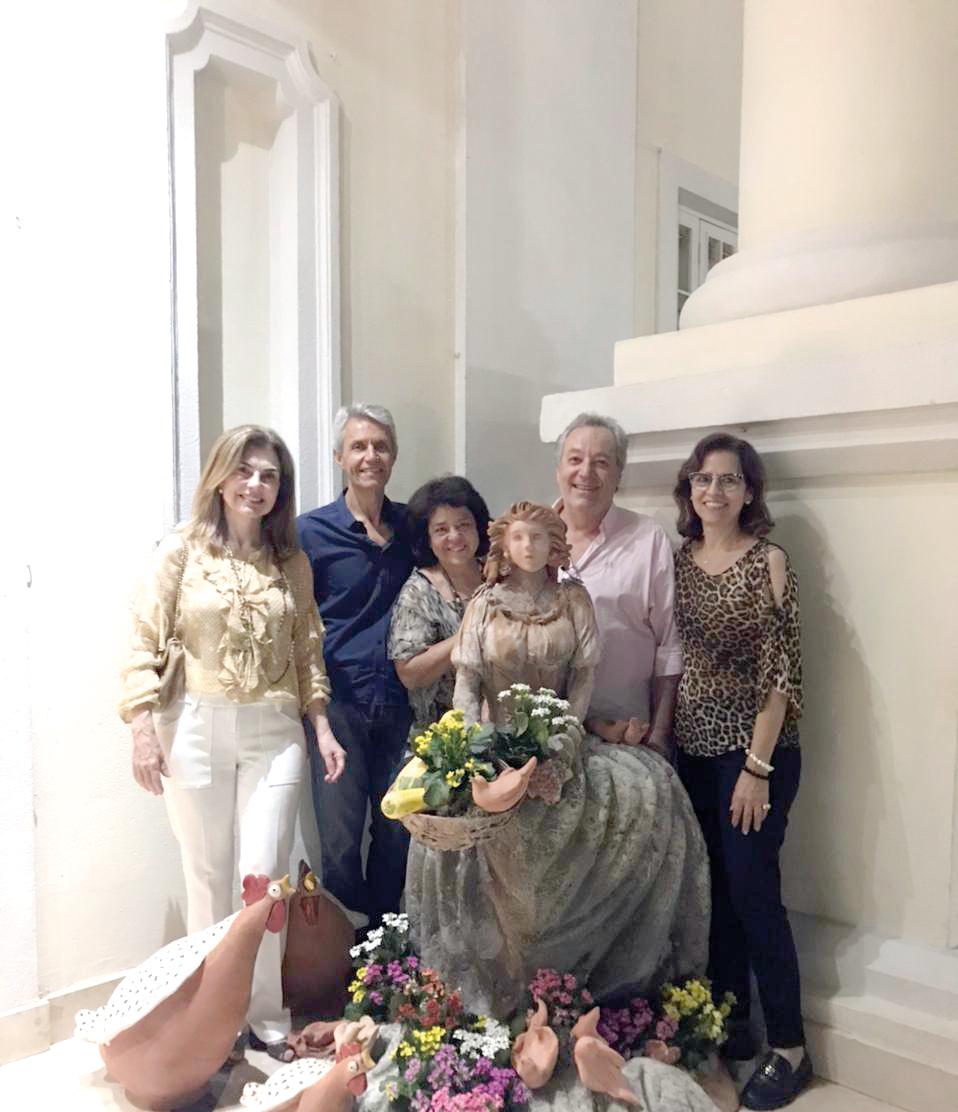 Laura Coelho, Tom, Martha Sabino, Marco Túlio Coelho e Nair Machado na Exposição da Artista Uberabense Maria Helena Ciriani (Foto/Arquivo Pessoal)