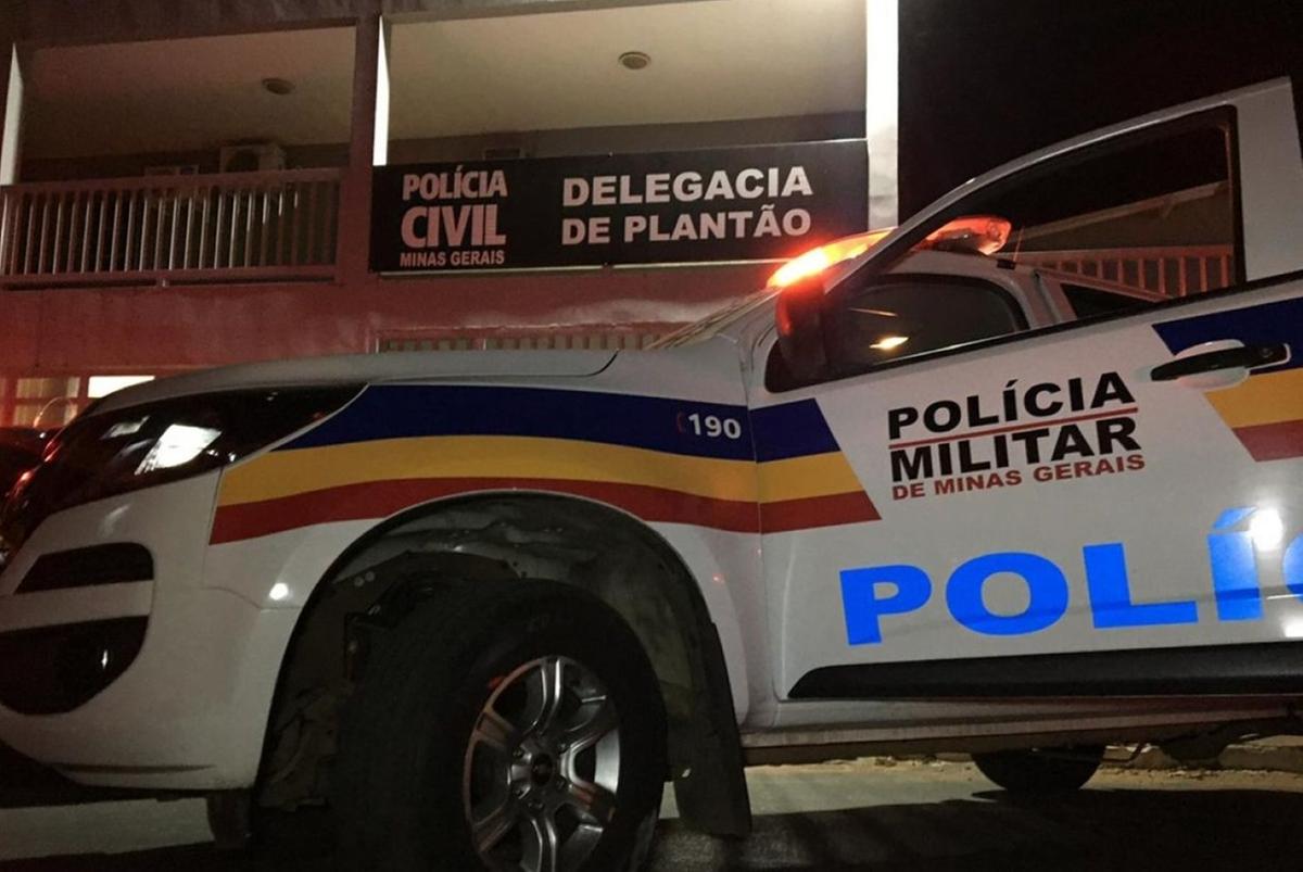 Viatura da Polícia Militar em frente a uma delegacia da Polícia Civil (Foto/Ilustrativa)