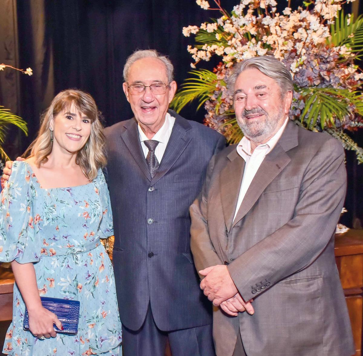 Marcelo Palmério prestigiou Gilberto, acompanhado da filha Maria Cecília (Foto/Paulo Lúcio)