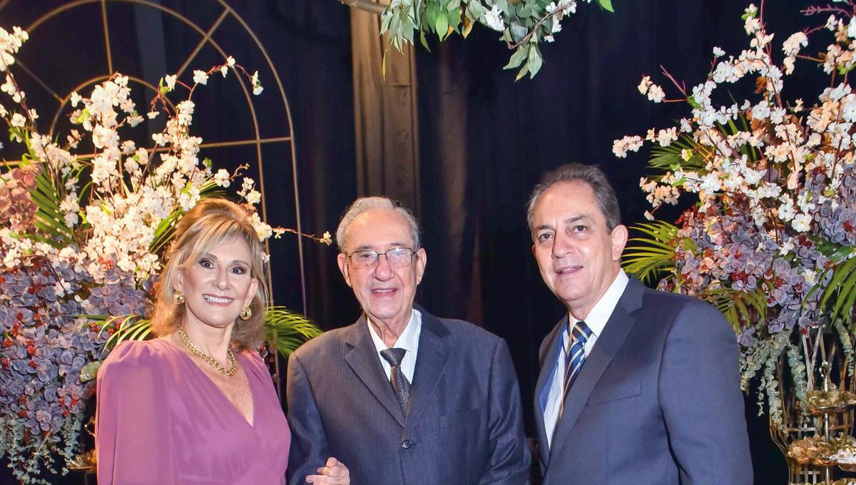 Gilberto entre a nora Celinha e o filho Luiz Ricardo (Foto/Paulo Lúcio)