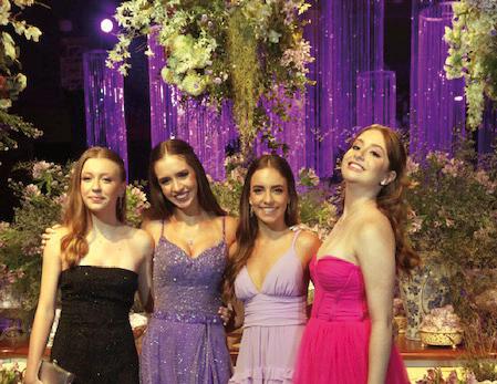 Luiza Barsam com as amigas Valentina Junqueira, Manu Gomes e Manu Almeida (Foto/Alex Pacheco)