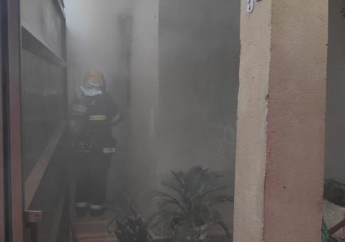 Incêndio em casa ocorreu na tarde desta terça-feira (14) (Foto/Corpo de Bombeiros)