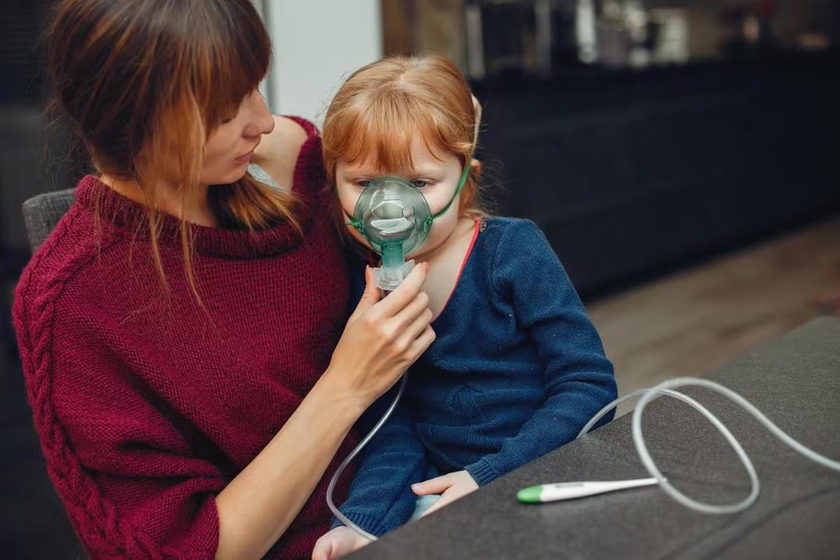 Crianças de 1 a 4 anos foram as mais afetadas por doenças respiratórios após a flexibilzação da pandemia (Foto/Freepik/imagem ilustrativa)