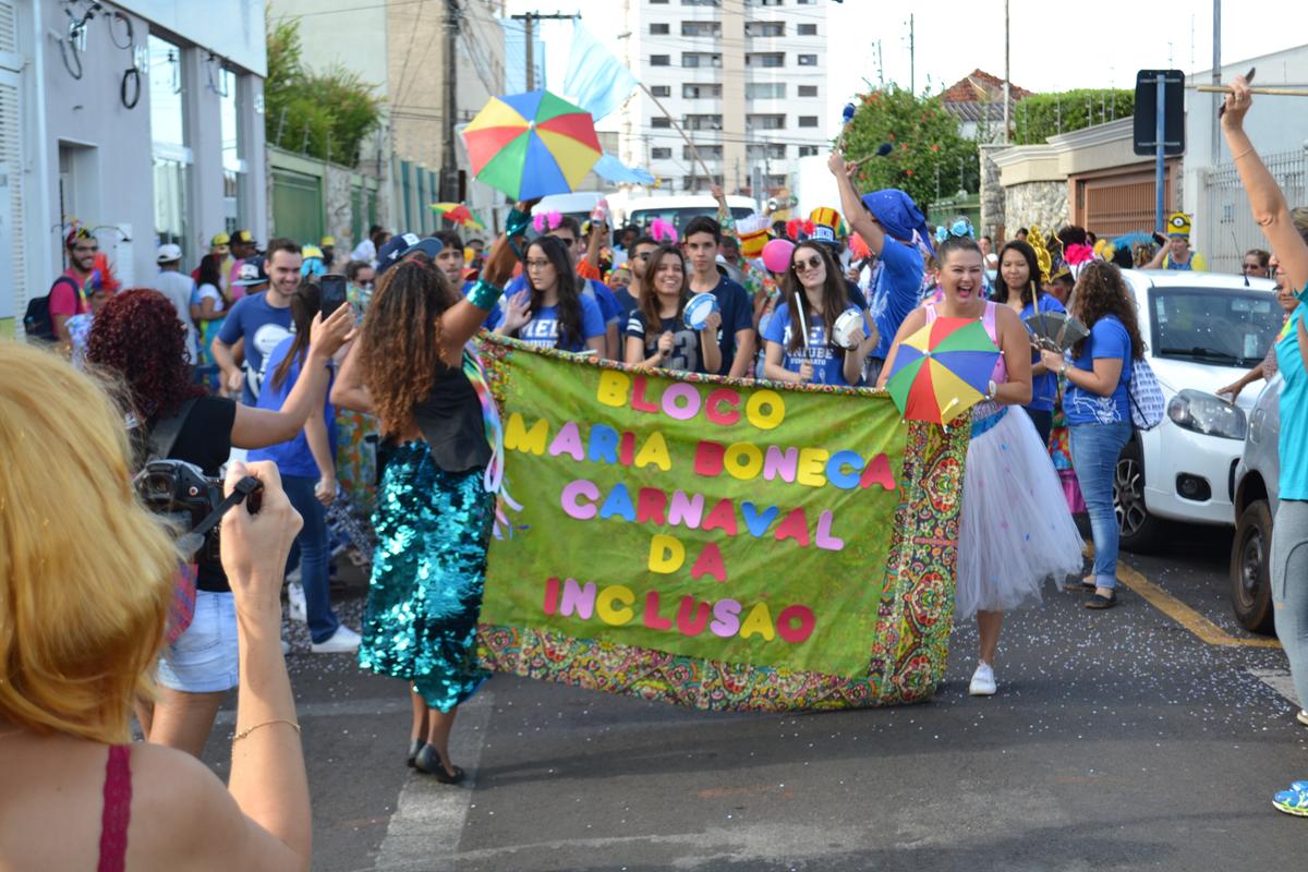 Bloco Maria Boneca já é tradicional na abertura do carnaval em Uberaba, com o desfile na sexta-feira  (Foto/Arquivo JM)