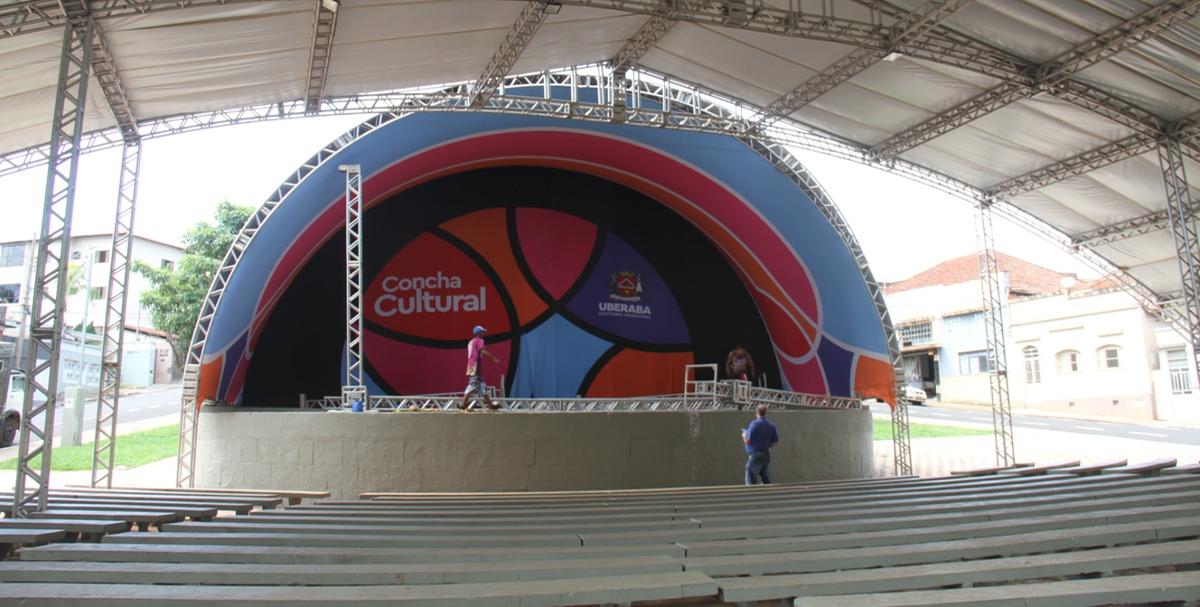 Preparação para o Carnaval 2023 começou nesta quarta, com montagem de equipamentos na praça da Concha Acústica (Foto/Jairo Chagas)