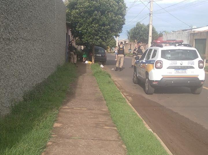 Atropelamento de pai e criança nas proximidades de Cemei de Uberaba (Foto/Reprodução/Leitores)