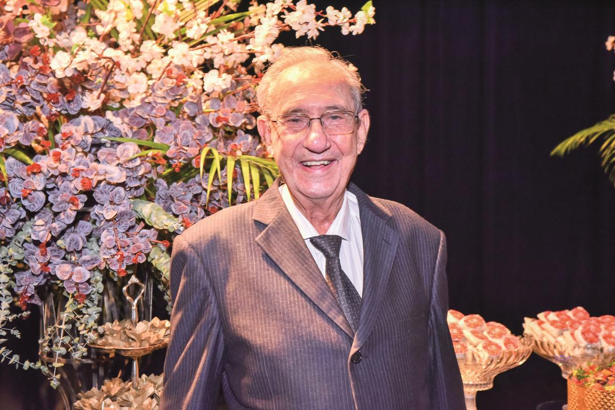 Amigo muito querido, Gilberto Rezende celebrou seus 90 anos em grandiosa festa com muitos convidados e personalidades importantes de Uberaba (Foto/Paulo Lúcio)