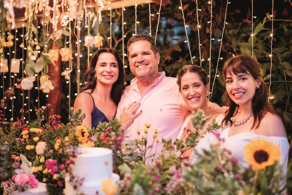 As noivas com Ricardo de Morais Melo e Milene; pai e madrasta da Fernanda Melo (Foto/Matusa Gonzaga e Dani Wasem)