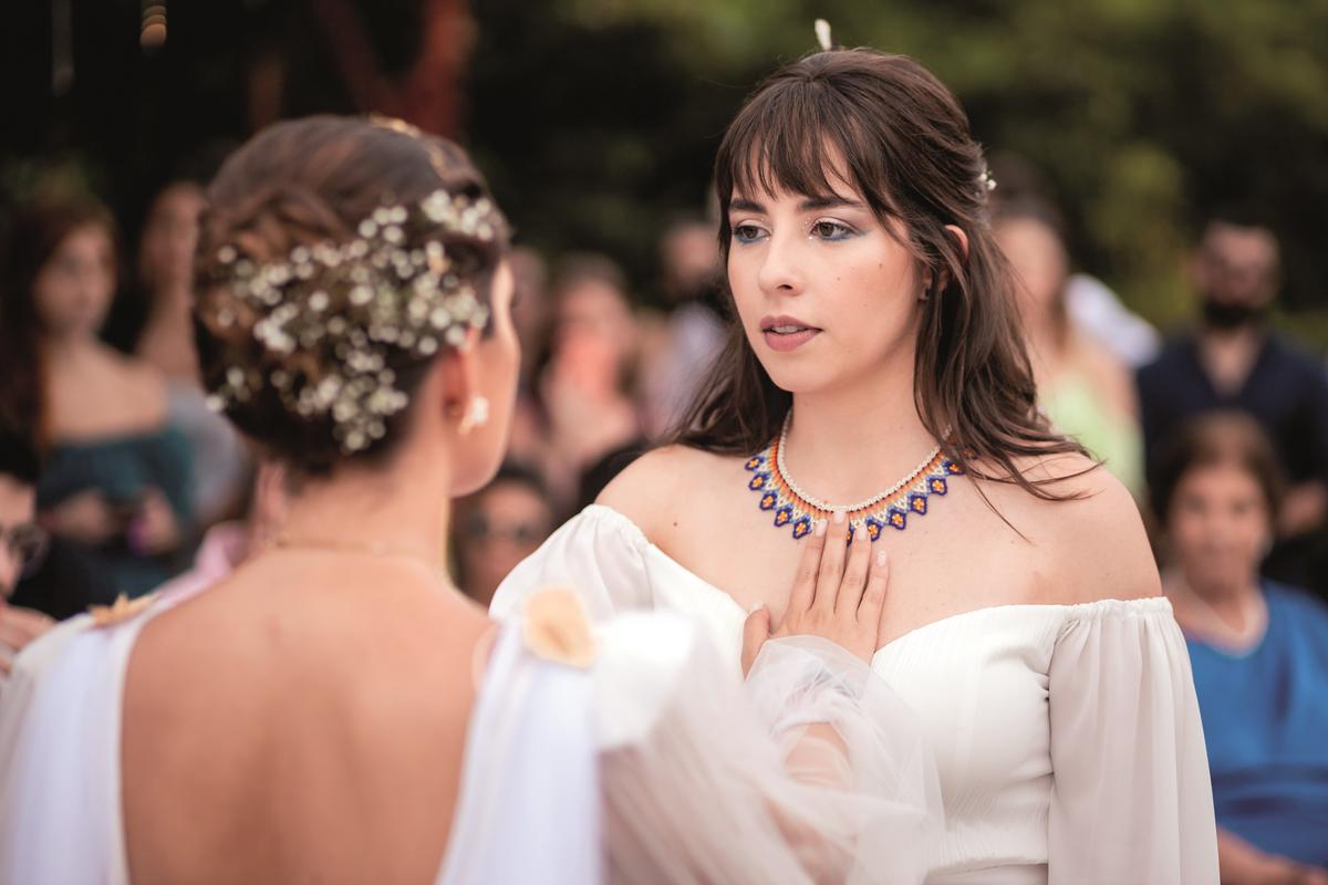 Fernanda Almeida recebendo todo o amor e energia positiva de sua esposa (Foto/Matusa Gonzaga e Dani Wasem)