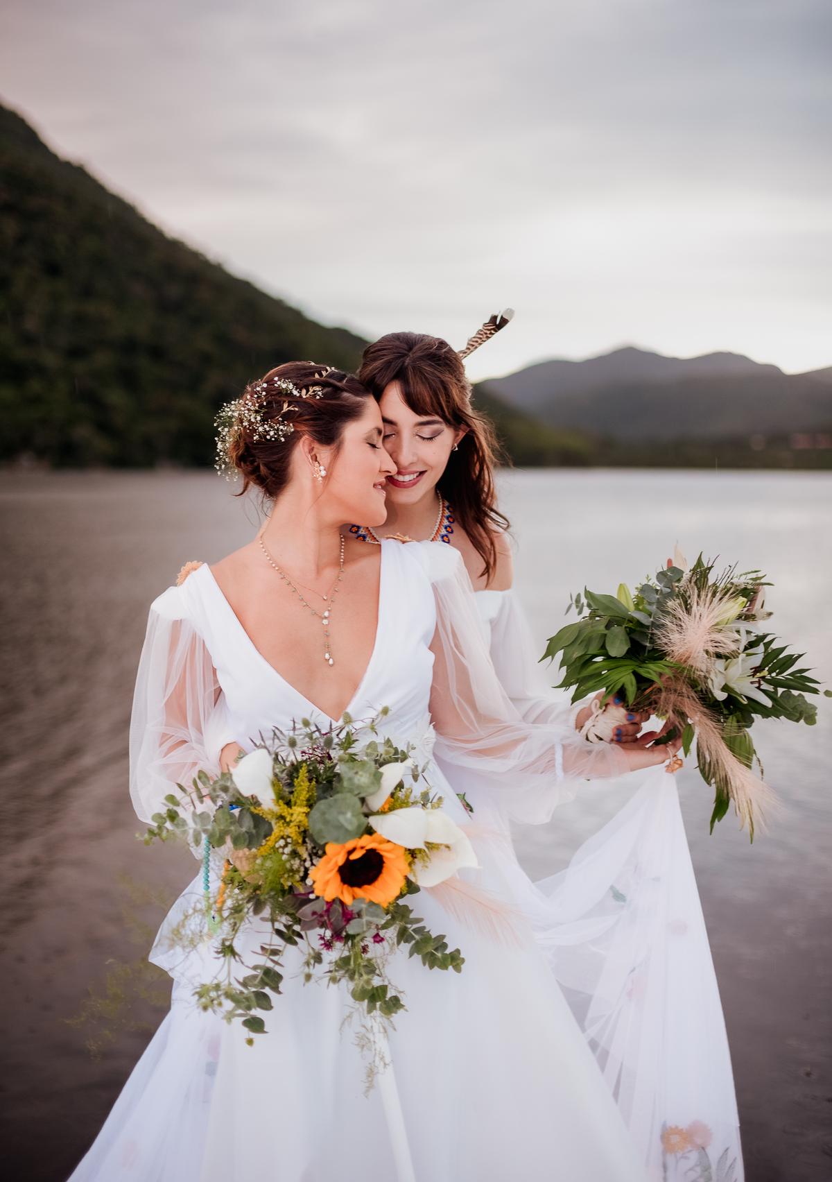 As lindas Fernanda Oliveira Melo e Fernanda Almeida Silva protagonizaram um mágico e emocionante ritual de união (Foto/Matusa Gonzaga e Dani Wasem)