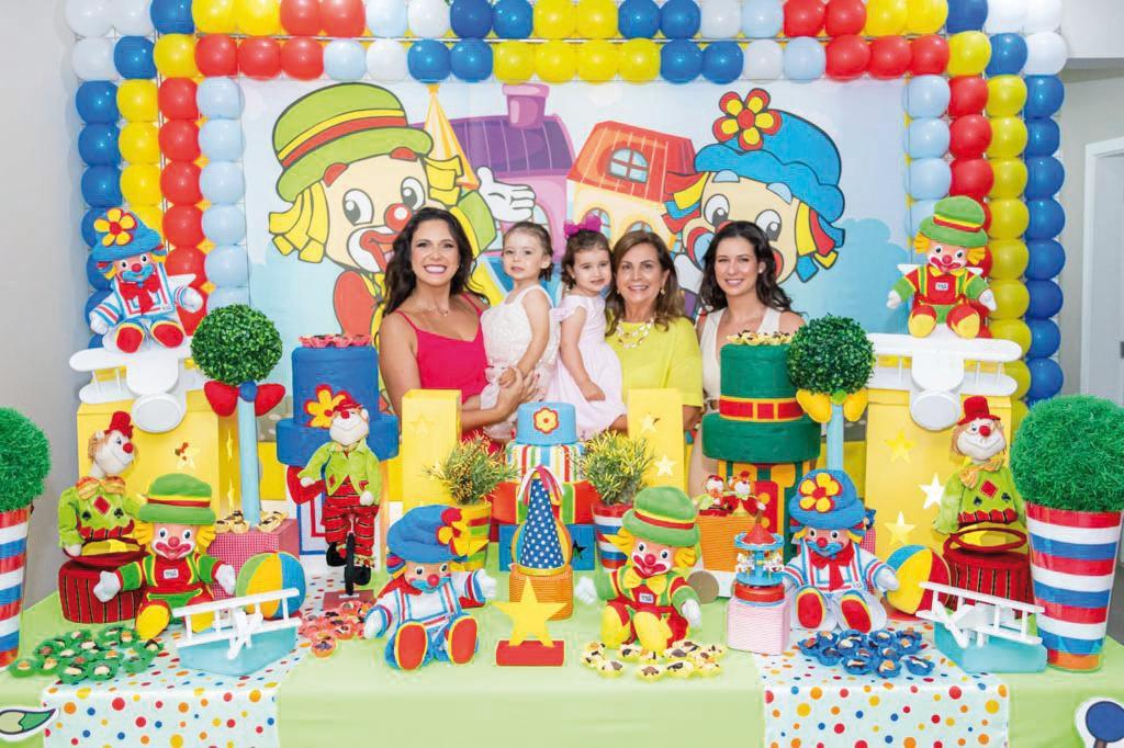 Família super querida, Verena, Luna, Antonella, Marina e Morena Cunha reunidas para os dois anos de Luna (Foto/Arquivo Pessoal)