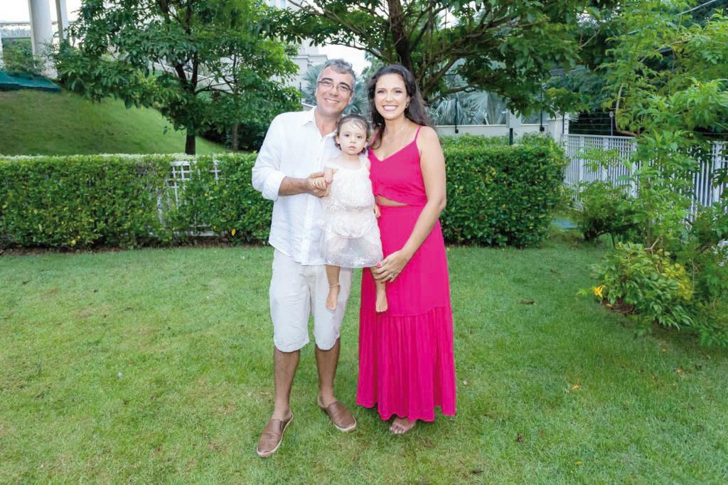 Túlio Licursi e Verena Cunha comemoraram os 2 anos da filha Luna neste mês de fevereiro, em Campinas, com direito a festa colorida e animada entre amigos e familiares (Foto/Arquivo Pessoal)