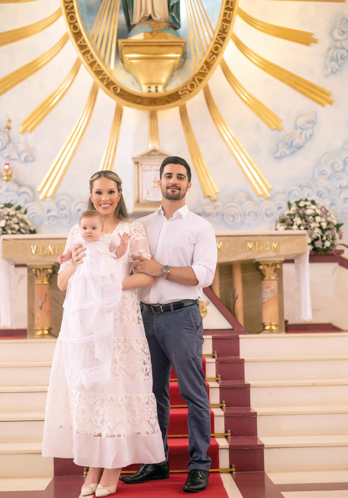 Camila La Guardia Pires e Marcelo Palis Zago batizaram a pequena Helena e bem seus familiares em um delicioso almoço para celebrar o batismo da primogenita (Foto/Ana Carolina Andrade Fotografia)