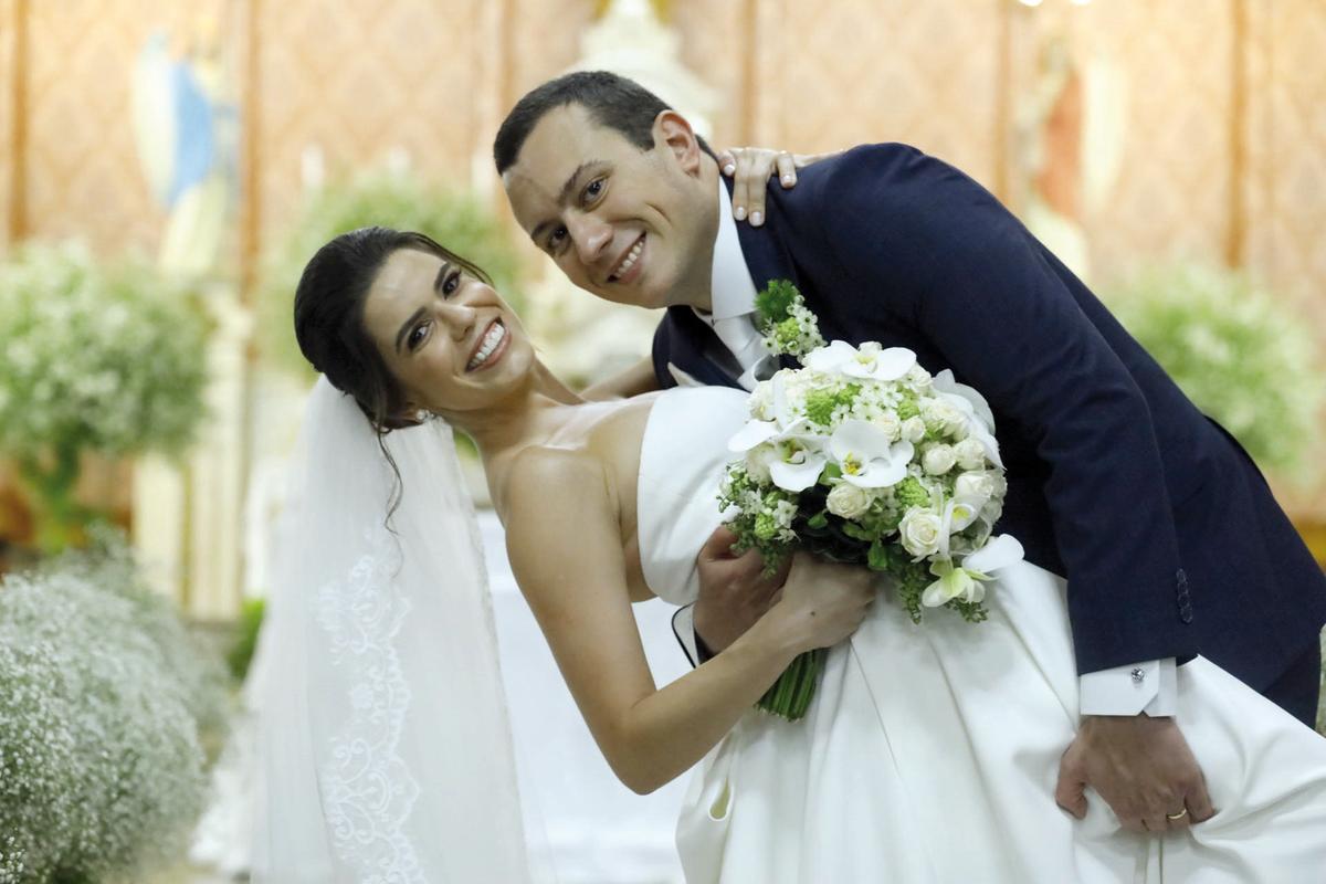 Maria Eduarda Podboy Costa Junqueira e Felipe Tonelli Borges são os belos noivos de fevereiro (Foto/Alex Pacheco)