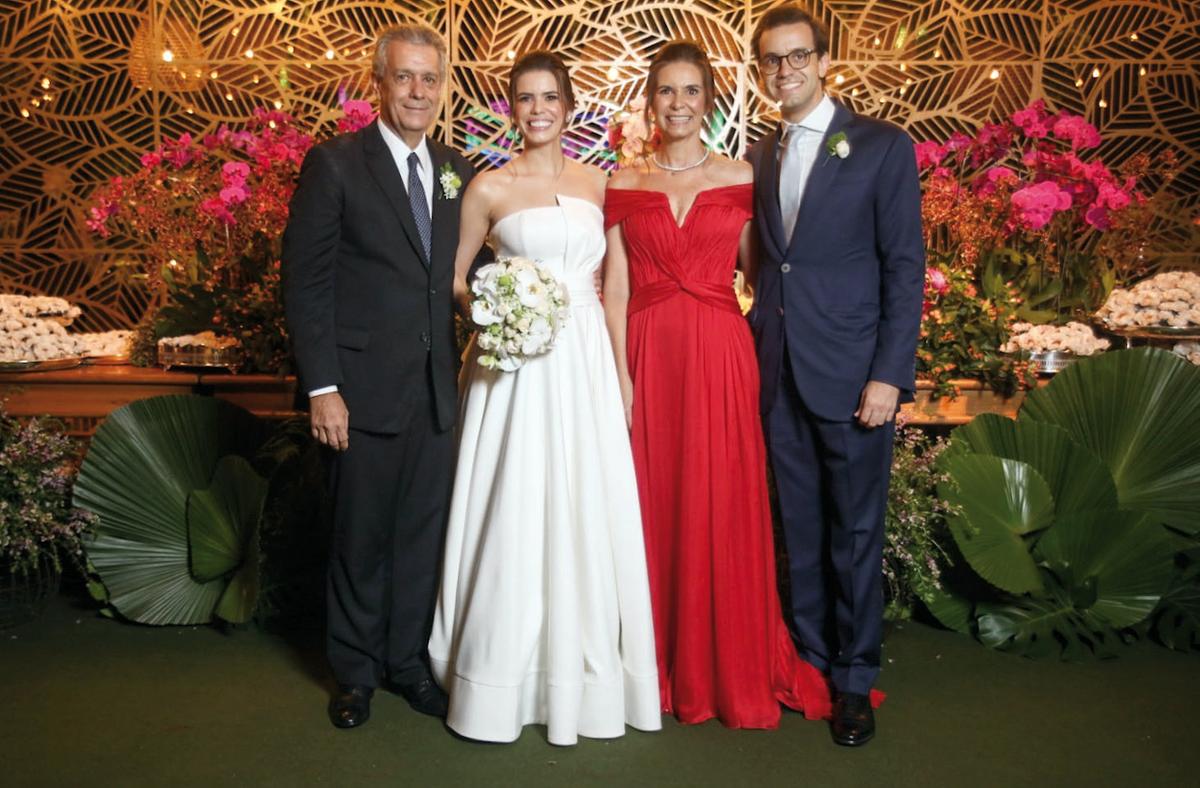 Maria Eduarda com seus pais, Luiz Ronaldo Junqueira e Cecília, e o irmão, Bernardo (Foto/Alex Pacheco)