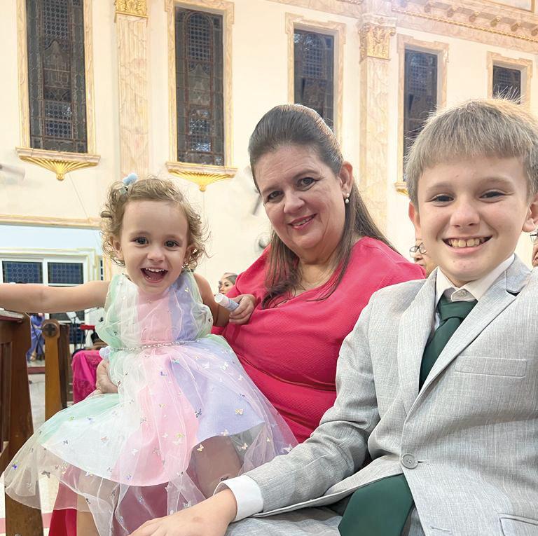 Maria Antônio e Francisco com a também aniversariante do dia 20 de Fevereiro, a Vovó mais que especial e querida Nídia Santos Azambuja (Foto/Arquivo Pessoal)