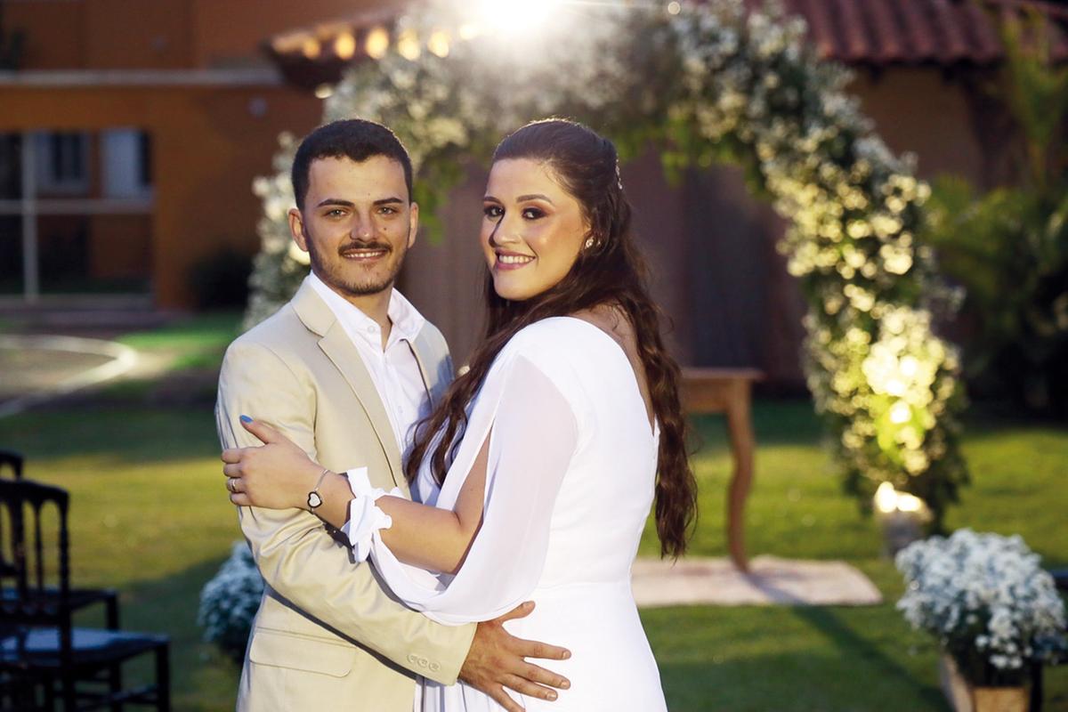 Os noivos Thaysa Parreira de Oliveira Sisconetto e Igor de Assis Sisconetto Mendonça subiram ao altar no dia 18 (Foto/Alex Pacheco)