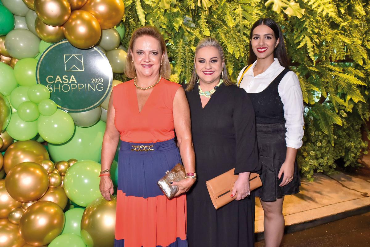 Simone Cartafina e Thais Curi lançam oficialmente a mostra Casa Shopping 2023 ao lado da competente Amanda Mariano (Foto/Arquivo)