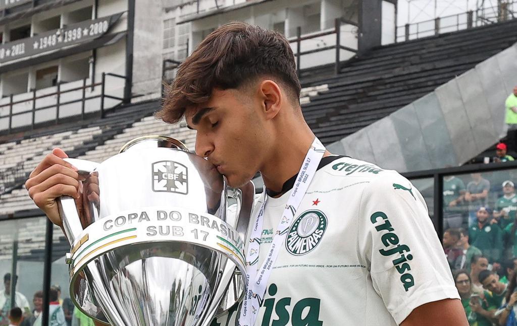 DE SAÍDA! Palmeiras fecha acordo para transferência de jovem meia da base para clube árabe!