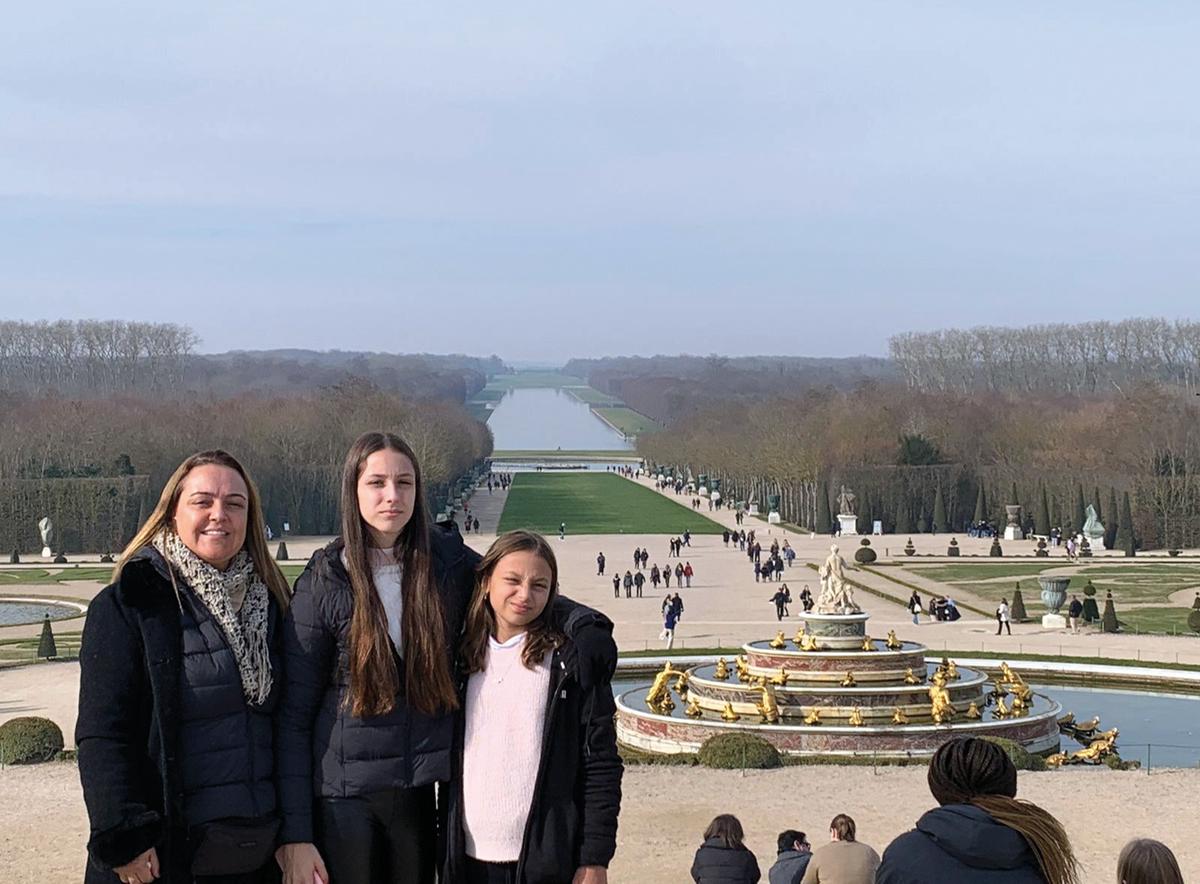 Direto do palácio de Versalhes Andréa, Melissa e Alice Mohallem curtindo momentos em família em viagem inesquecível por Portugal e França, com direito a registro do patriarca da família Paulo Mohallem (Foto/Arquivo Pessoal)