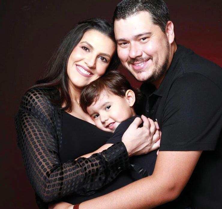 Venha, Clara! Ana Paula Bóscolo e Dudu Dangla, com o filho, João Eduardo, à espera da caçula (Foto/Babi Magela)