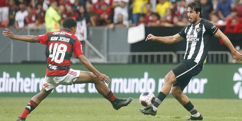 No primeiro jogo sem Luís Castro, Botafogo vence clássico contra o Vasco e  se mantém na liderança