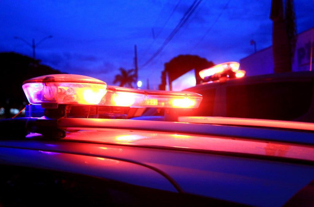 Durante diligências, policiais militares encontraram o carro batido e parcialmente destruído  (Foto/Ilustrativa)