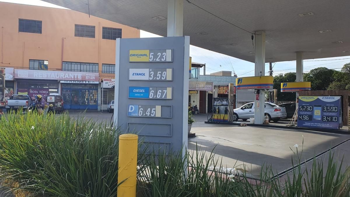 Litro da gasolina em Uberaba ultrapassa os R$ 5 em alguns postos após a reoneração dos combustíveis ser oficializada pelo Governo Federal (Foto/JC Duran)