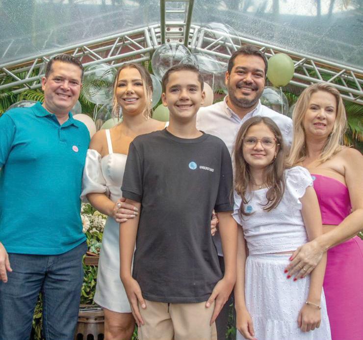 Nayara e Rafael com o irmão dele Ricardo, a esposa, Priscila e os filhos Arthur e Ana Beatriz Nogueira (Foto/Selem Fotografia)