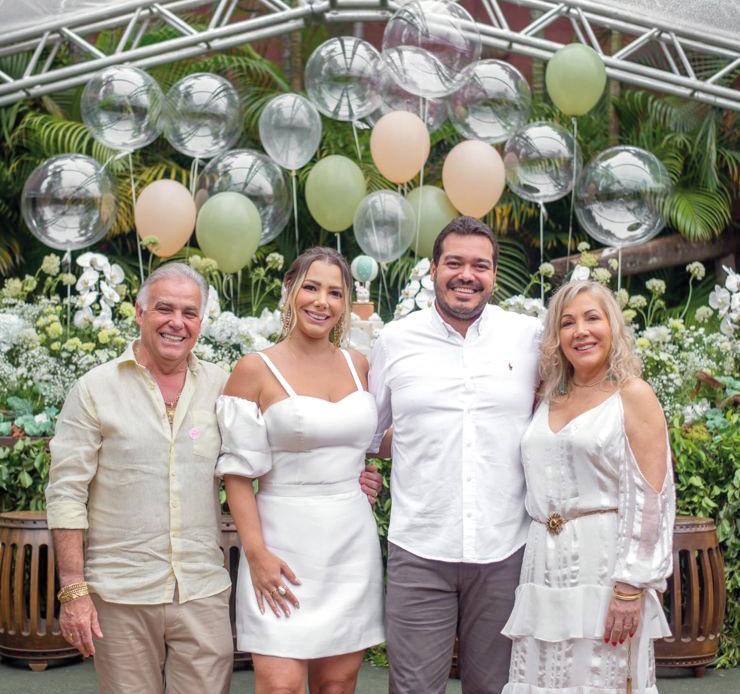 Os avós corujas, Antônio Carlos e Elcy de Paula vibrando com a chegada da pequena Maitê (Foto/Selem Fotografia)