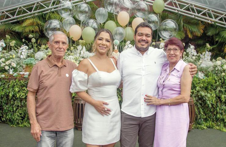 Nayara e Rafael com os pais dele, Wilson e Madalena Nogueira (Foto/Selem Fotografia)